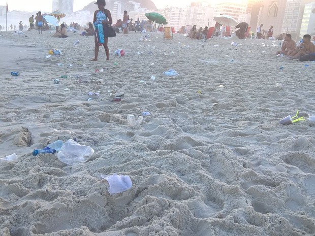 lixo nas praias turtles eating plastic