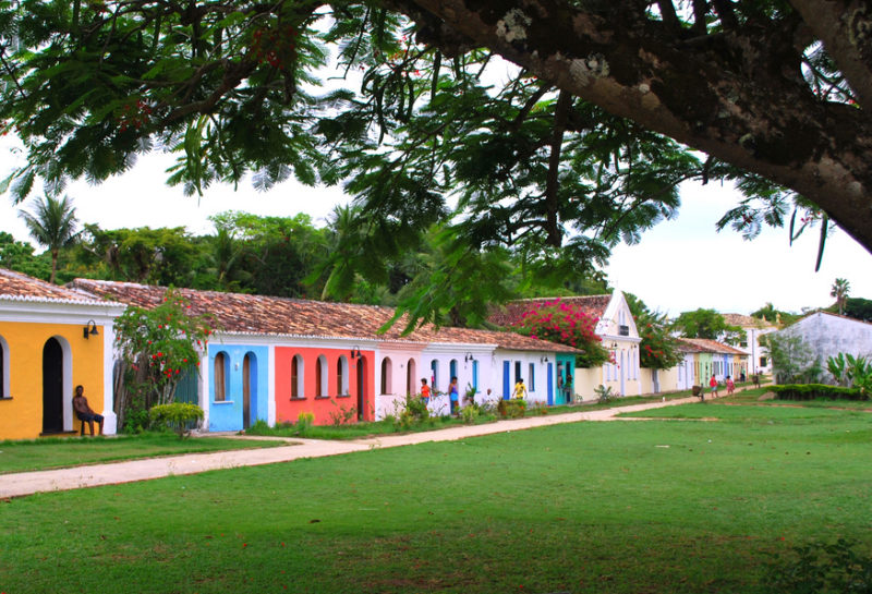 Onde ir nos feriados: As casinhas coloridas do centro de Porto Seguro