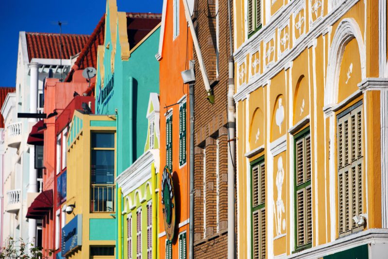 Dicas de Curação: as casinhas coloridas de Willemstad.