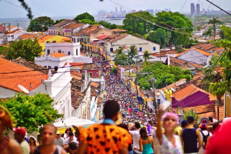 Para onde viajar no Carnaval no Brasil: destinos com festa e sossego