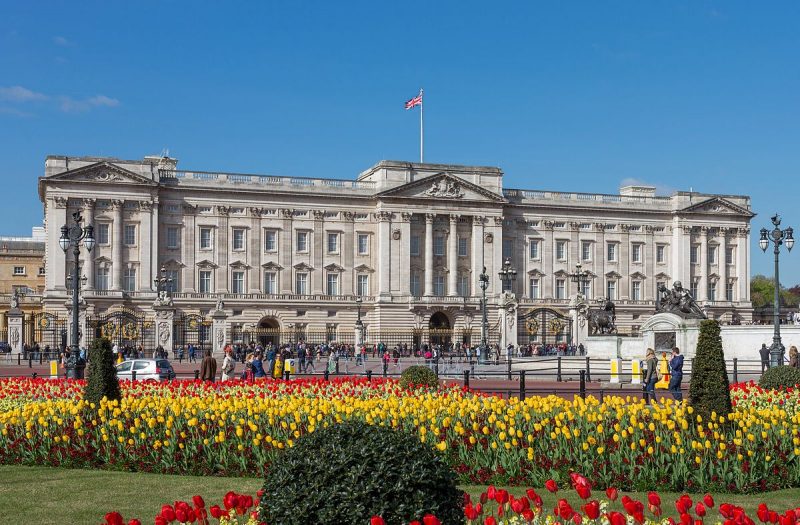 Conhecer o Palácio de Buckingham, residência da Rainha.
