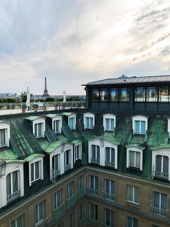 Onde se hospedar em Paris: Terraço do Le Meurice com vista para a Torre Eiffel. Onde se hospedar em Paris: Terraço do Le Meurice com vista para a Torre Eiffel.