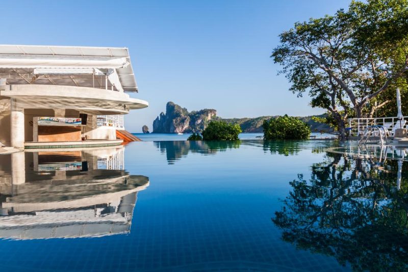 hoteis baratos em Ko Phi Phi: a vista da piscina do PP Charlie hoteis baratos em Ko Phi Phi: a vista da piscina do PP Charlie