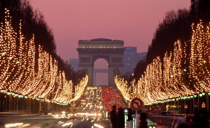 Paris no Natal: a Champs-Elysees toda iluminada Paris no Natal: a Champs-Elysees toda iluminada