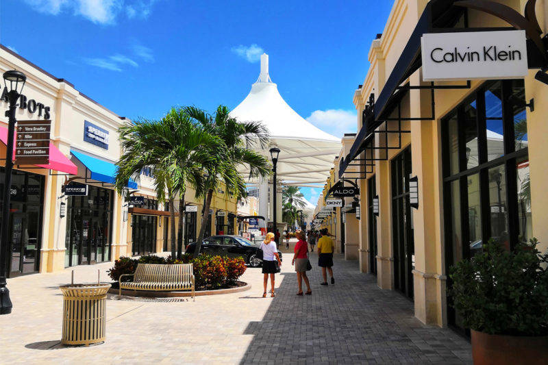 O que fazer em Palm Beaches: Compras no Palm Beach Outlets