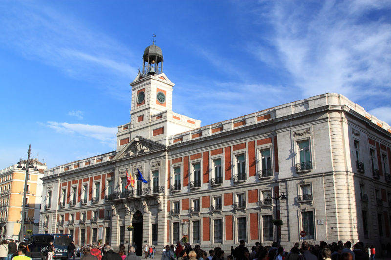 O prédio da praça Puerta del Sol