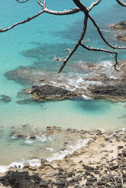 O azul da praia do Sancho, vista do alto. Uma das mais lindas do Brasil O azul da praia do Sancho, vista do alto. Uma das mais lindas do Brasil
