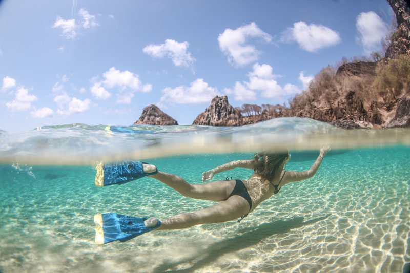 Atividades gratuitas em Noronha: snorkel na Baía dos Porcos