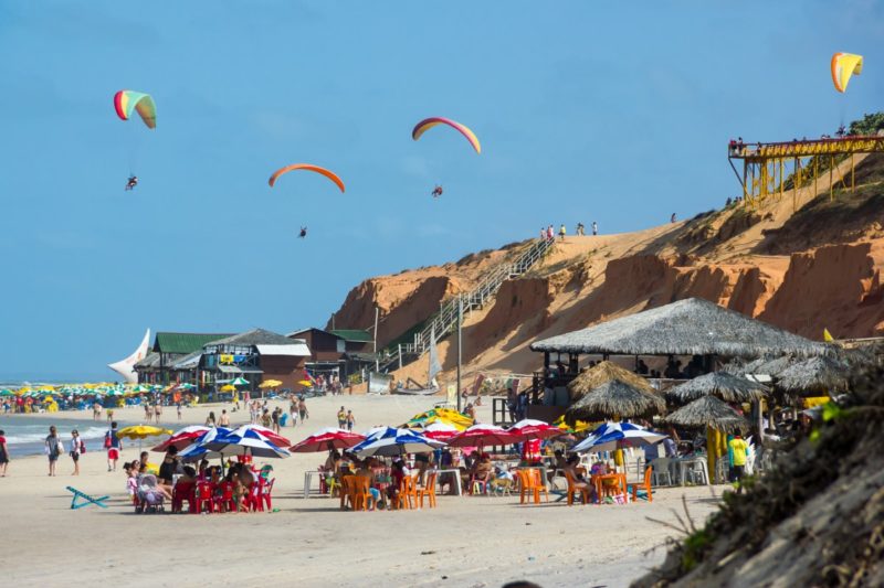 Kitesurf: quando o vento entra, Canoa Quebrada vira um paraíso para a prática do esporte