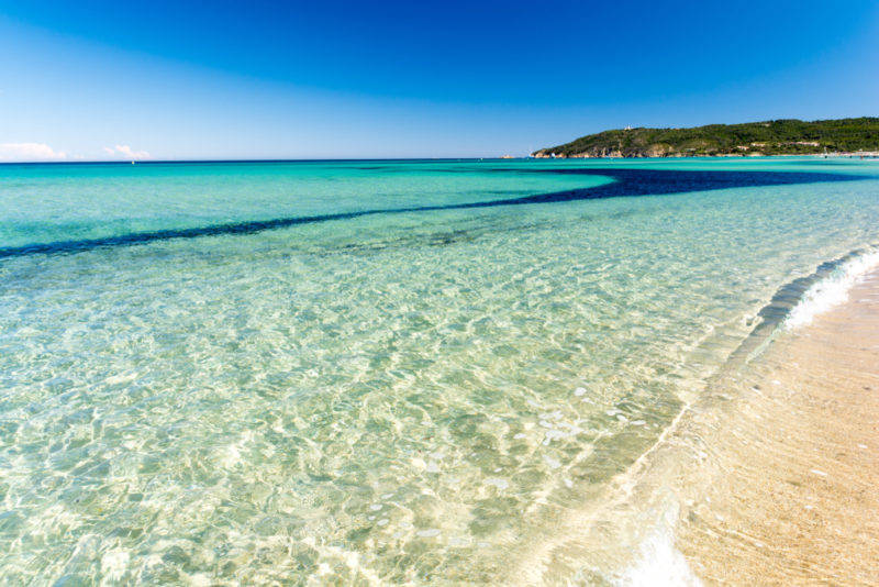 Praias de St. Tropez: Água cristalina e calma da praia de Pampelonne. Praias de St. Tropez: Água cristalina e calma da praia de Pampelonne.