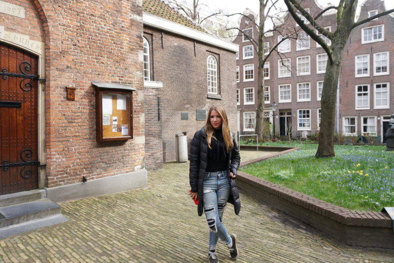 O Begijnhof de Amsterdã: jardim secreto escondido por trás de uma porta