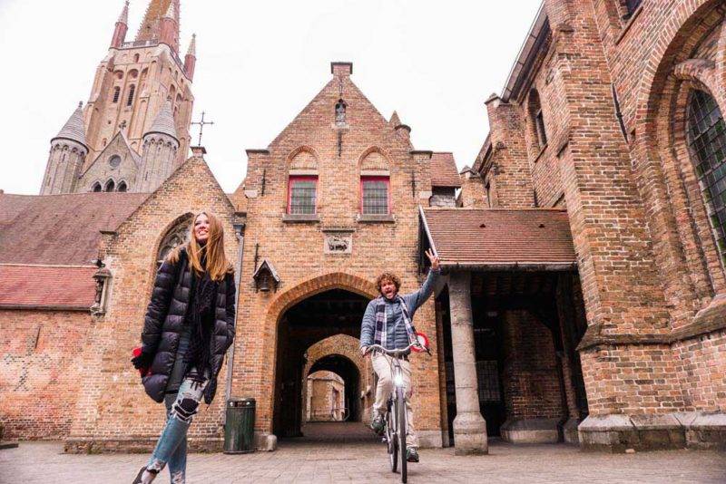 O que fazer em Amsterda e Bruges: o Saint John Hospital, o maior exemplar da idade média ainda de pé, fica em Bruges O que fazer em Amsterda e Bruges: o Saint John Hospital, o maior exemplar da idade média ainda de pé, fica em Bruges