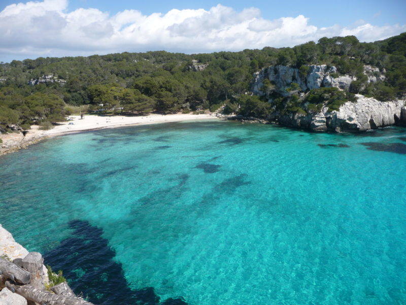Melhores praias de Menorca: Cala Macarella and Macarelleta.