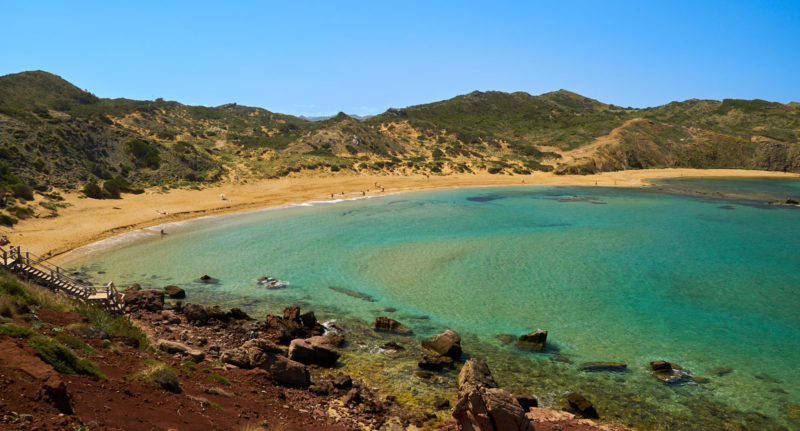 Baleares dicas: Platja de Cavalleria é uma das praias mais reservadas de Menorca. Baleares dicas: Platja de Cavalleria é uma das praias mais reservadas de Menorca.