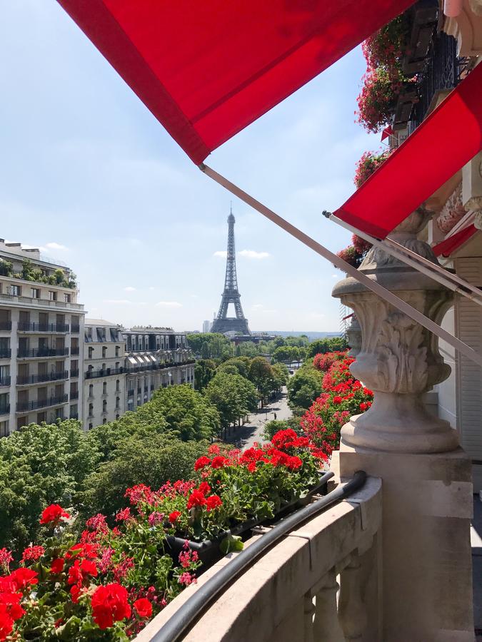 Hotéis em Paris com vista para a Torre Eiffel: Varandas privadas do Hôtel Plaza Athénée.