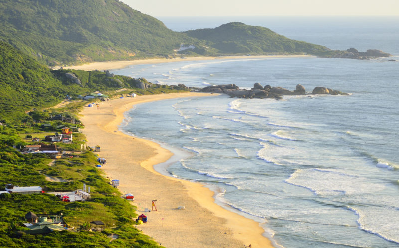 Praia Mole, uma das mais procuradas pelos surfistas em Florianópolis. Praia Mole, uma das mais procuradas pelos surfistas em Florianópolis.