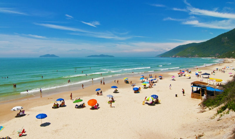 Roteiro pelo sul do Brasil: Praia dos Açores, em Florianópolis. Roteiro pelo sul do Brasil: Praia dos Açores, em Florianópolis.