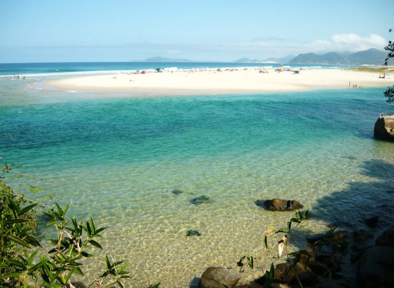 O que fazer em Guarda do Emabu: mar cristalino na praia. O que fazer em Guarda do Emabu: mar cristalino na praia.