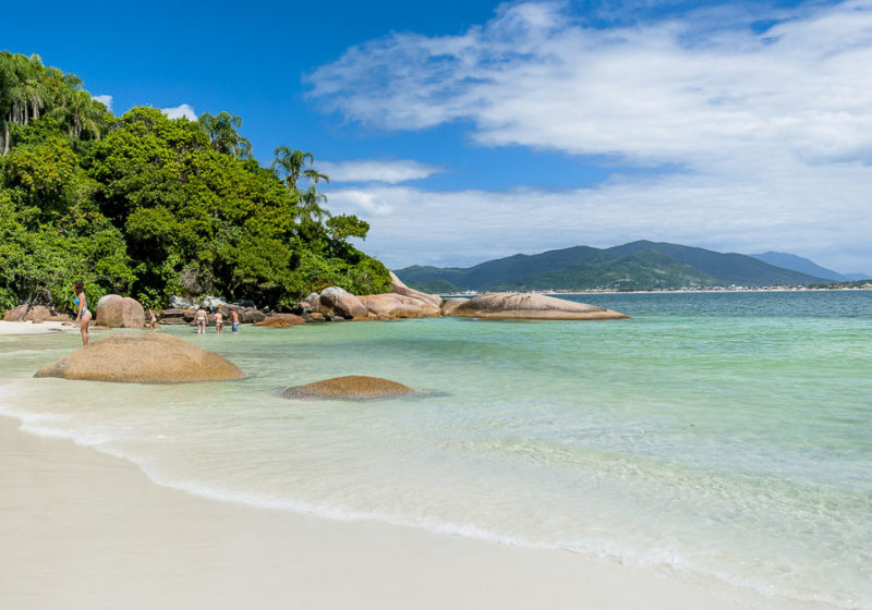 Roteiro praias do sul do Brasil: Mar cristalino da Ilha do Campeche. Roteiro praias do sul do Brasil: Mar cristalino da Ilha do Campeche.