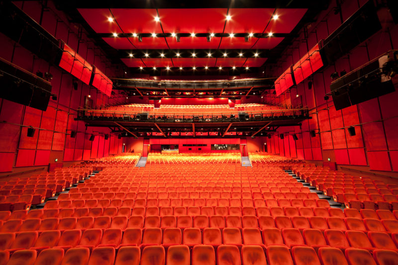 Dicas de viagens em fevereiro: sala que recebe o festival Berlinale. Dicas de viagens em fevereiro: sala que recebe o festival Berlinale.