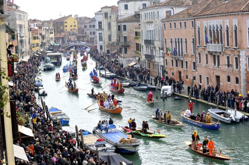 Onde viajar em fevereiro fora do Brasil: desfile de carnaval em Veneza. Onde viajar em fevereiro fora do Brasil: desfile de carnaval em Veneza.