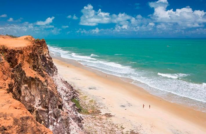 Fevereiro onde ir no Brasil: Falésias da Praia da Pipa. Fevereiro onde ir no Brasil: Falésias da Praia da Pipa.