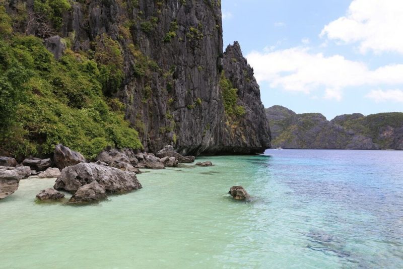 Onde ir em fevereiro: mar cristalino e tranquilo de El Nido, nas Filipinas. Onde ir em fevereiro: mar cristalino e tranquilo de El Nido, nas Filipinas.