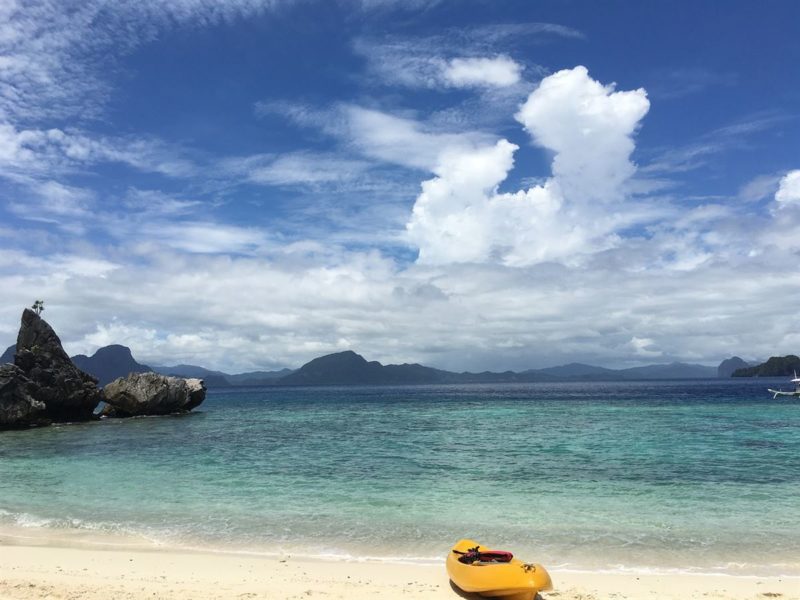 Dicas de viagens em fevereiro: praia de Palawan, nas Filipinas. Dicas de viagens em fevereiro: praia de Palawan, nas Filipinas.