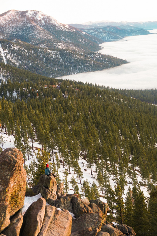 Dicas Lake Tahoe: pinheiros a perder de vista e o lago coberto de fog