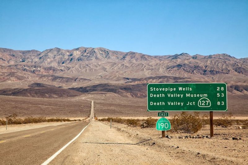 Seguindo viagem, pegamos o caminho do Vale da Morte rumo às cidades fantasmas