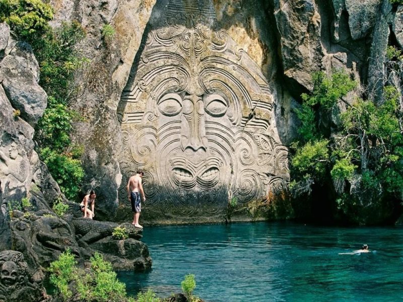 Dicas Nova Zelândia: detalhes do Māori Rock Carvings.