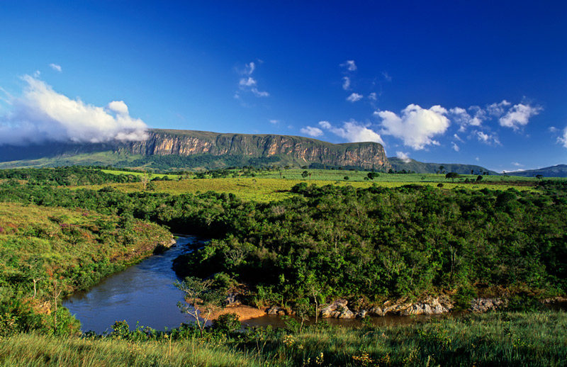 Lugares remotos para viajar: Vista da Serra da Canastra em Minas Gerais Lugares remotos para viajar: Vista da Serra da Canastra em Minas Gerais