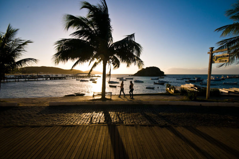 Reabertura do Turismo em Búzios: as ruas estão abertas, mas o toque de recolher é as 23h. Reabertura do Turismo em Búzios: as ruas estão abertas, mas o toque de recolher é as 23h.