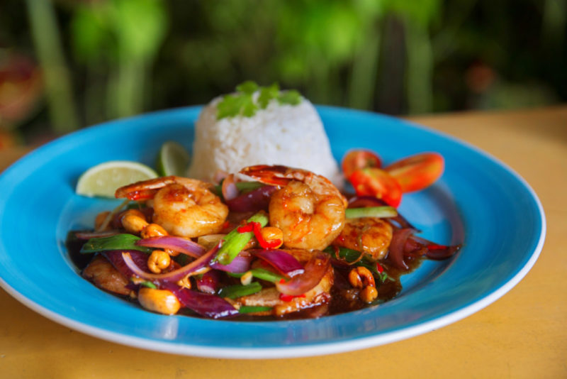 Restaurantes em Paraty: prato com camarão do Thai Paraty.