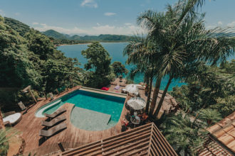 Mamanguá e Paraty Mirim: a casa onde ficamos, com a piscina e o mar