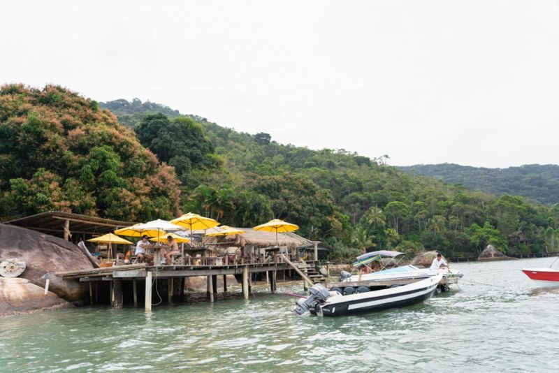 viagem paraty e mamanguá: o restaurante do Dadico, com peixe pescado no dia