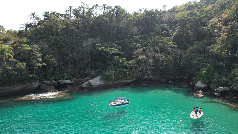 A Ilha dos Cocos: uma das ilhas com mar mais esmeralda em Paraty