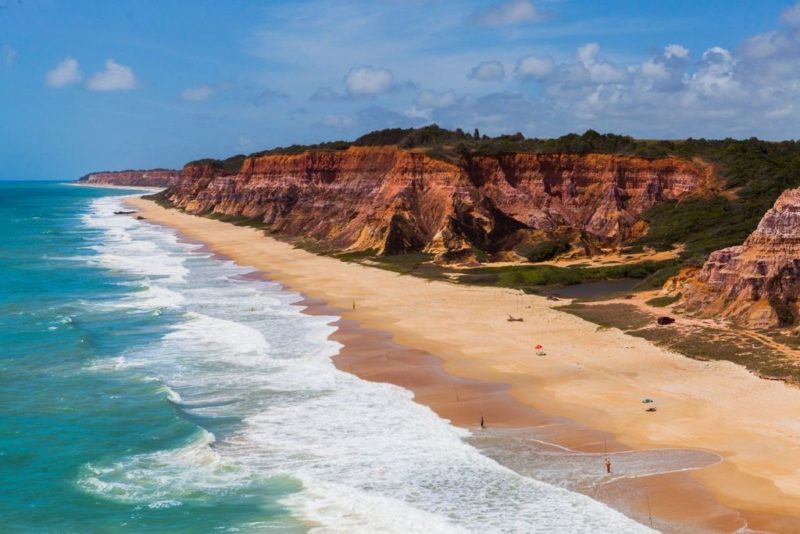 Praias de Alagoas: as falésias de Gunga.