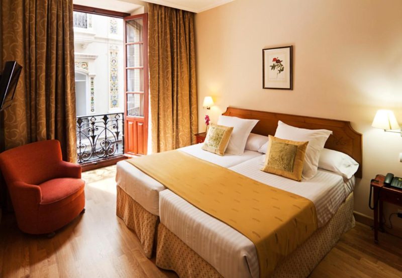 Onde ficar em Sevilha: quarto clássico do hotel Las Casas de los Mercadores.