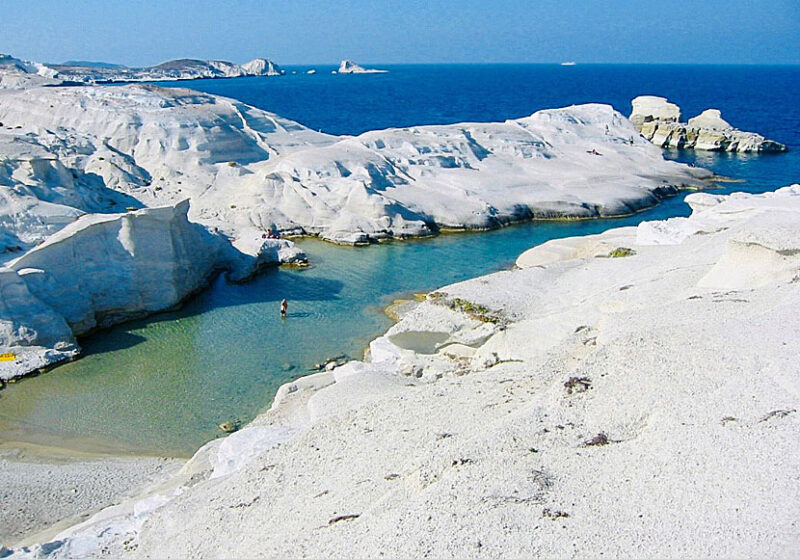 Viagem grecia: a praia sarakiniko, em Milos. Parte do roteiro das ilhas gregas