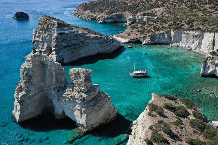 quanto custa viajar par Grecia: passeio de barco em Milos por 90 euros