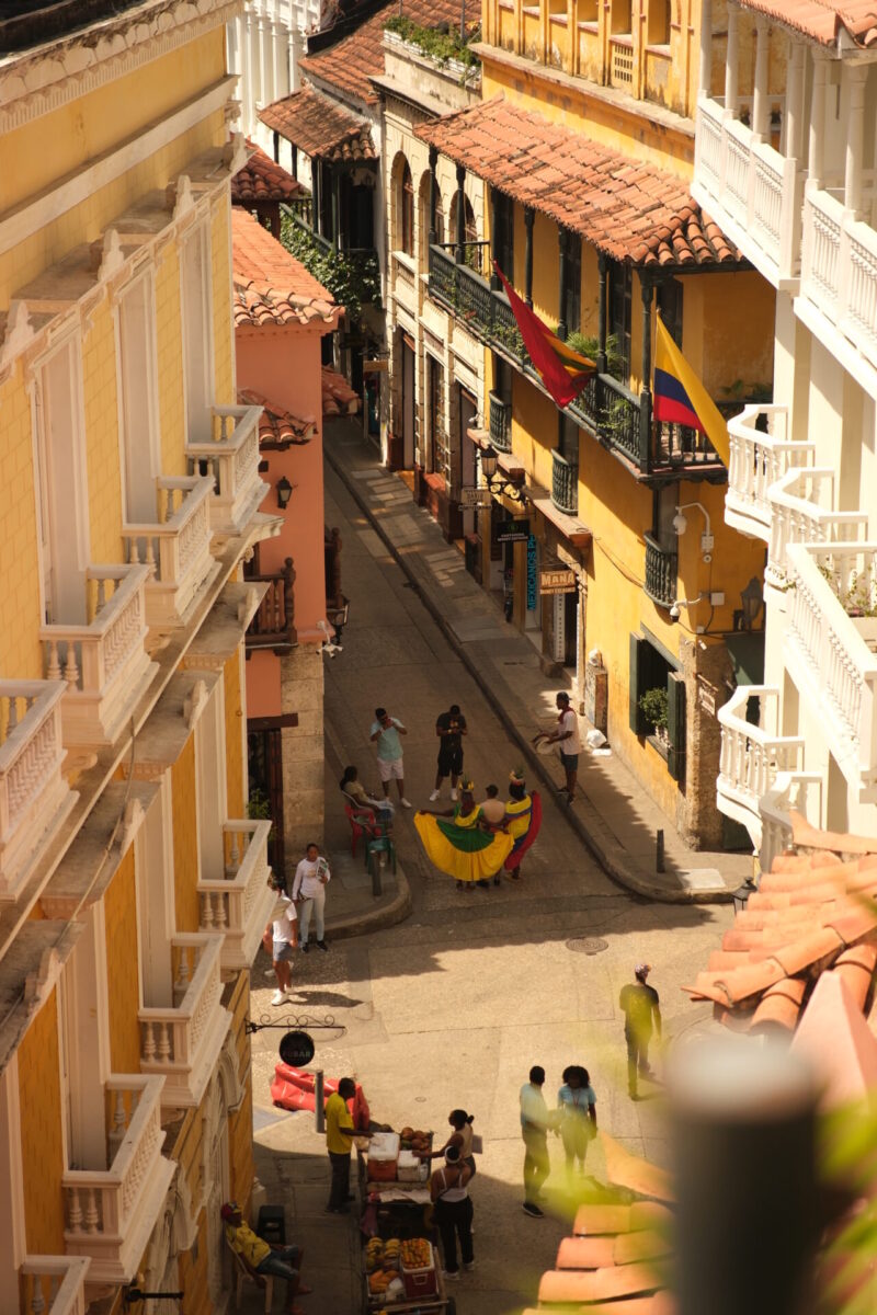 As ruas de Cartagena: convite a um passeio sem pressa