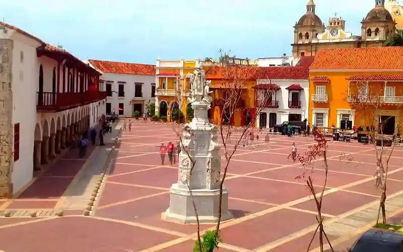 plaza de la aduana, em cartagena 