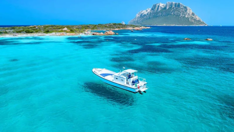 isola Molara mar ultra azul