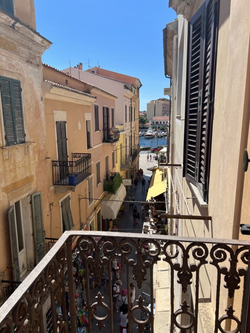 onde se hospedar em la Maddalena: vista do nosso quarto