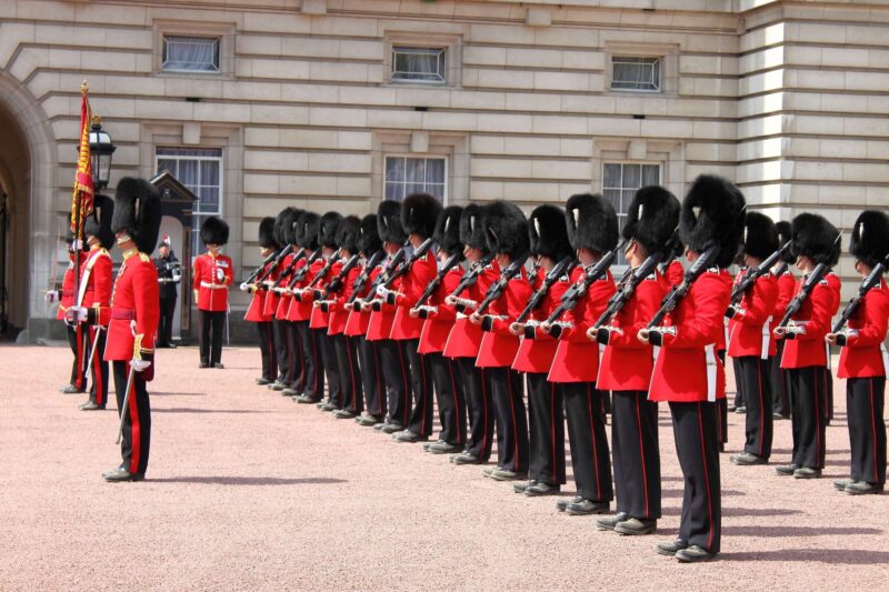 Guia de Londres: vá ver troca de guardas palacio de Buckingham