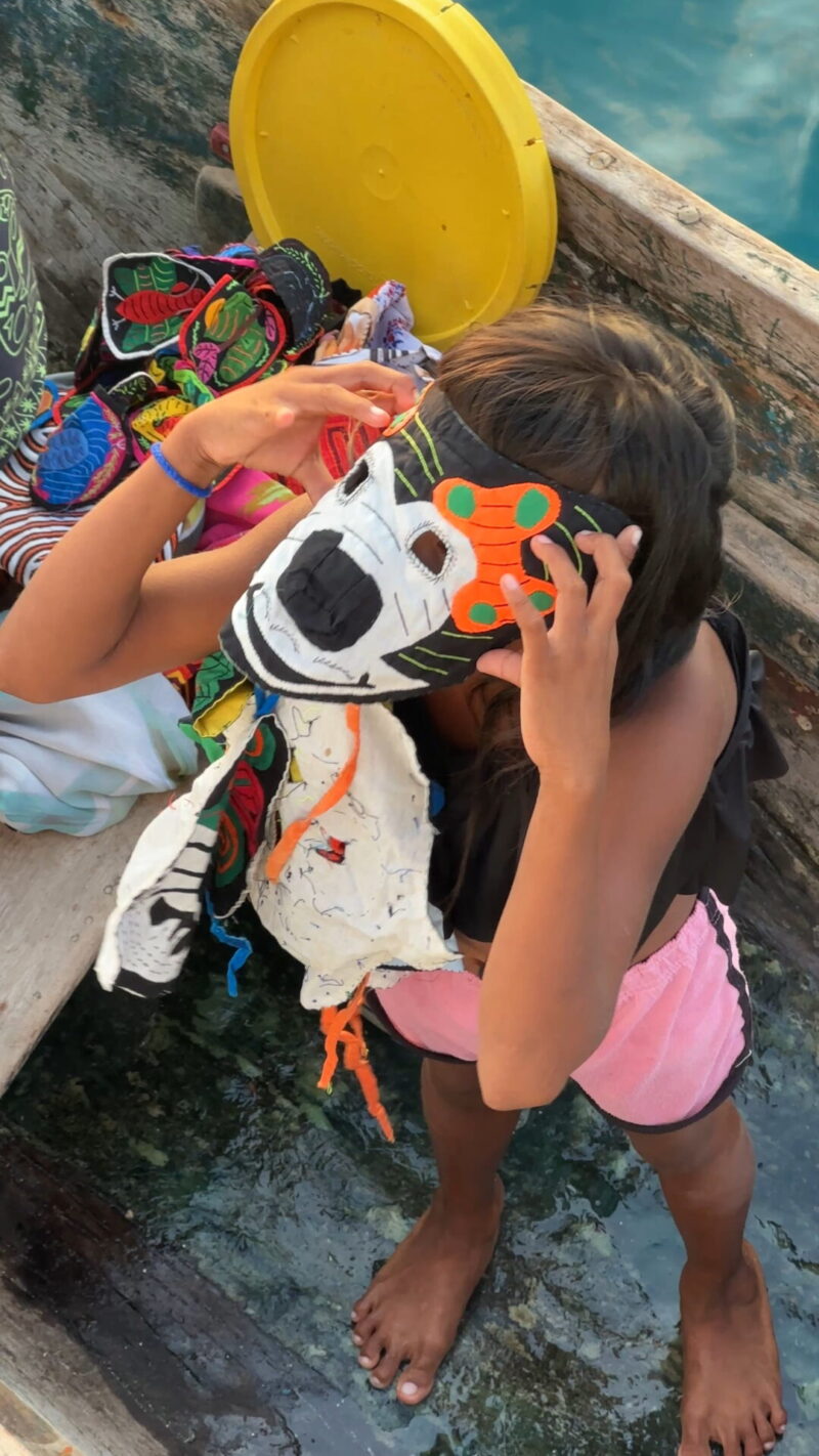 artesanato Guna: comércio feito nas canoas